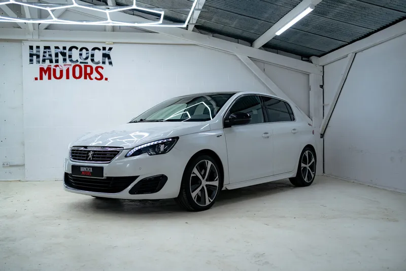 Peugeot 308 GT Line Blanc — livré par Hancock Motors